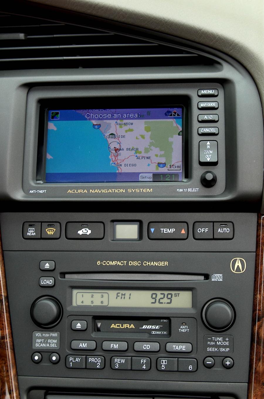 Детали интерьера Acura TL 3.2 2002 года  (фото 5 из 28)